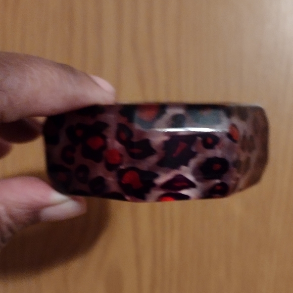 Cheetah Bangle Bracelet - Picture 2 of 3
